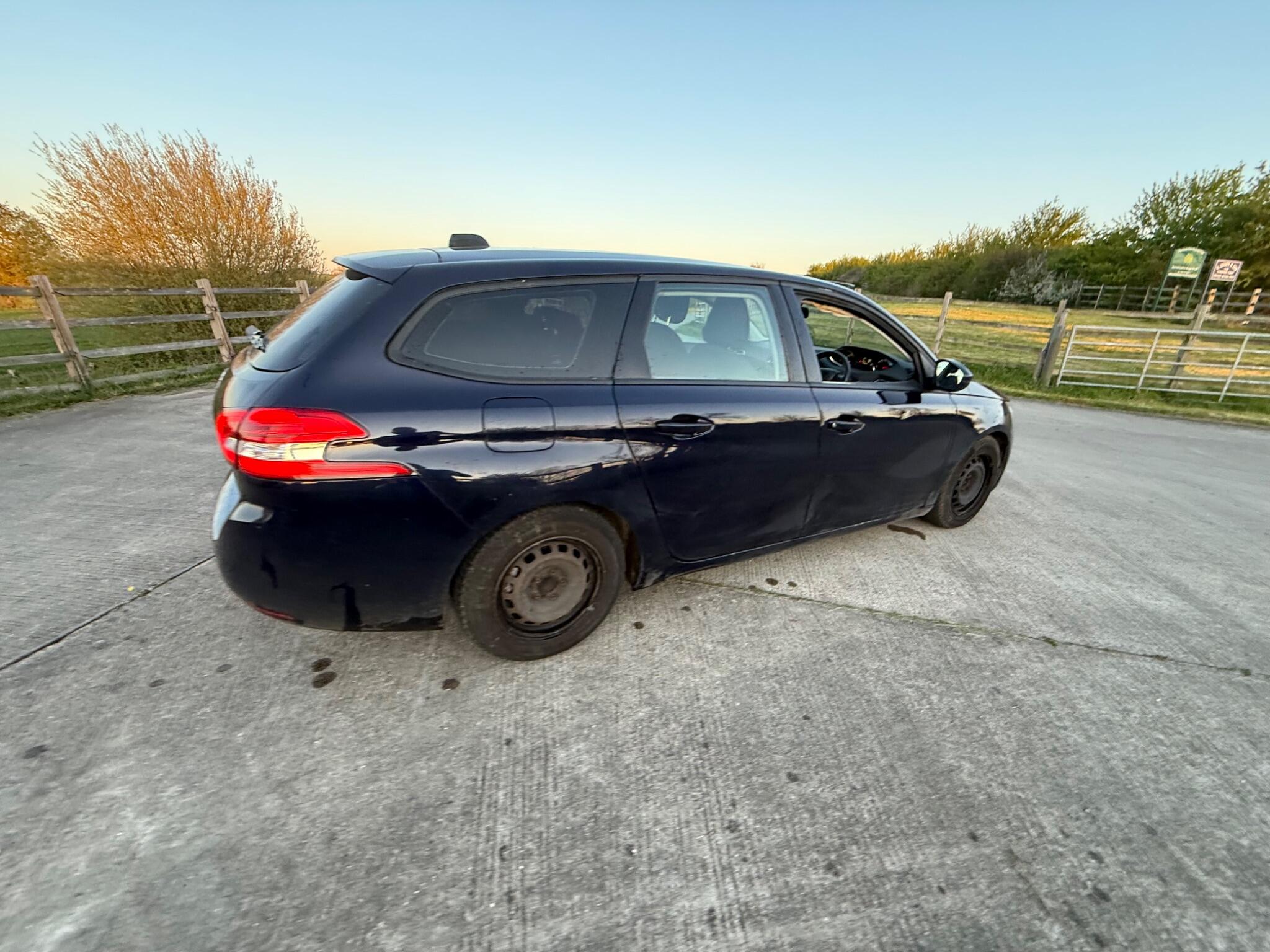 Peugeot 308 SW 1.6 BlueHDi Access Euro 6 (s/s) 5dr — photo 68 of 84